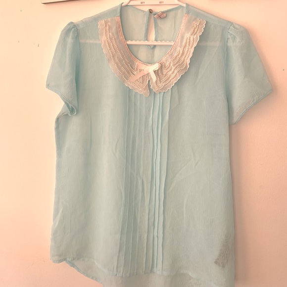 Very chic sky blue top. - Picture 1 of 2